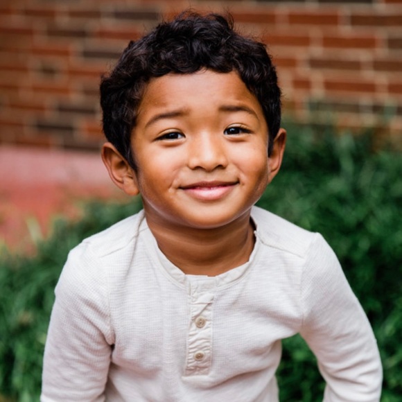 Meet your posher, Natalie. - Picture 2 of 3